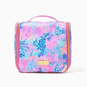 COPY - NWT Lilly Pulitzer Hanging Toiletry Bag- Splendor In The Sand
